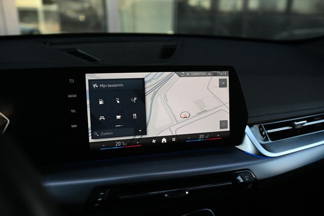 BMW X1 xDrive25e M Sport Automaat / Sportstoelen / Achteruitrijcamera / M Adaptief onderstel / Comfort Access / Adaptieve LED / Stoelverwarming