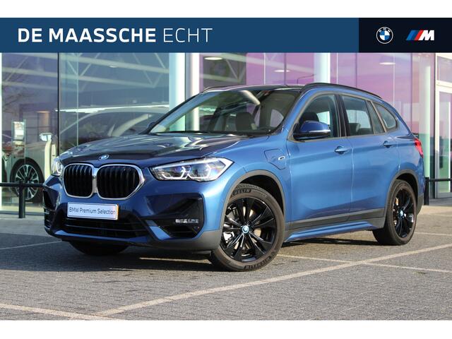 BMW X1 xDrive25e Sport Line Automaat / Panoramadak / Trekhaak / Sportstoelen / Comfort Access / Adaptieve LED / Park Assistant / Navigatiesysteem
