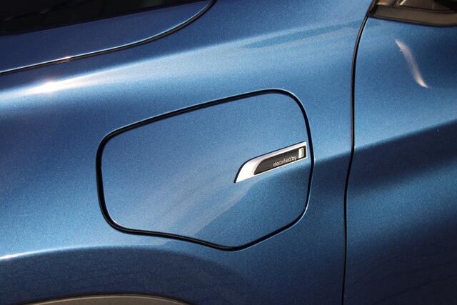 BMW X1 xDrive25e Sport Line Automaat / Panoramadak / Trekhaak / Sportstoelen / Comfort Access / Adaptieve LED / Park Assistant / Navigatiesysteem