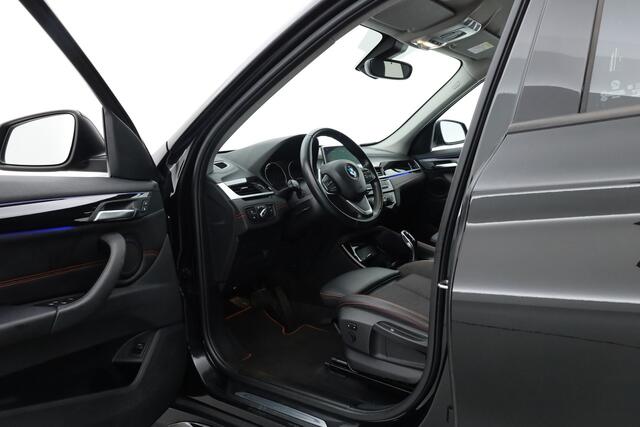 BMW X1 sDrive20i 192PK High Executive - Automaat | Afn. Trekhaak | Nav | Cruise | ACC | Led | Elek. Klep | Sfeerverl. | PDC | 1800kg trekg. V