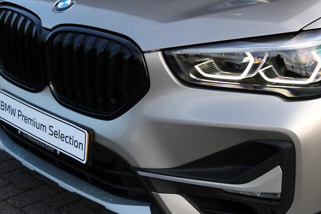 BMW X1 sDrive20i High Executive xLine Automaat / LED / Stoelverwarming / Head-Up / Airconditioning / Cruise Control