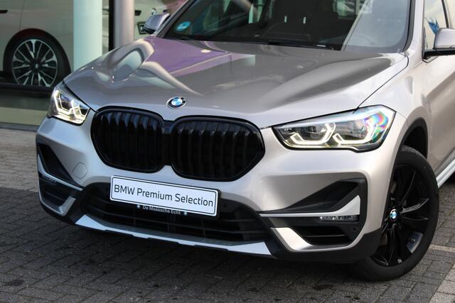 BMW X1 sDrive20i High Executive xLine Automaat / LED / Stoelverwarming / Head-Up / Airconditioning / Cruise Control