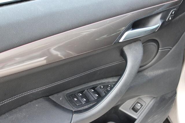 BMW X1 sDrive20i High Executive xLine Automaat / LED / Stoelverwarming / Head-Up / Airconditioning / Cruise Control