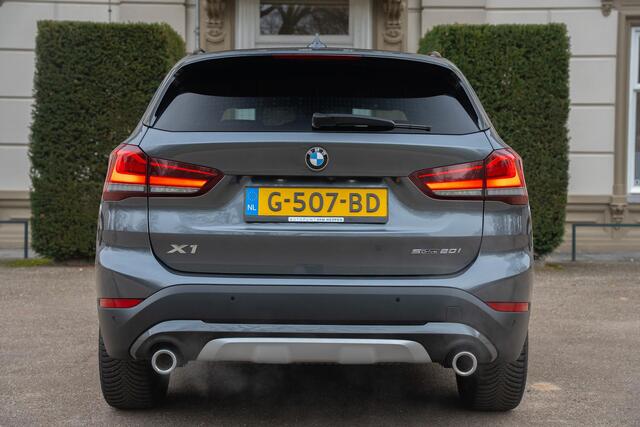 BMW X1 sDrive20i VDL Nedcar Edition LEDER | HEAD UP | STOELVERW | ORG NL 2E EIGN