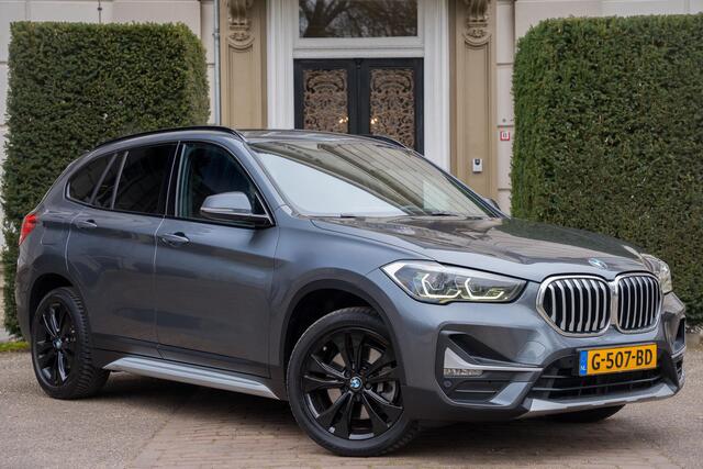 BMW X1 sDrive20i VDL Nedcar Edition LEDER | HEAD UP | STOELVERW | ORG NL 2E EIGN