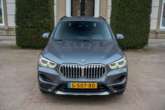 BMW X1 sDrive20i VDL Nedcar Edition LEDER | HEAD UP | STOELVERW | ORG NL 2E EIGN