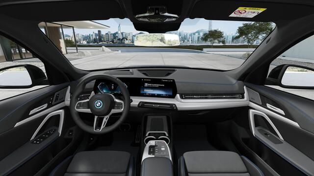 BMW X1 xDrive25e High Executive M Sport Automaat / Panoramadak / Trekhaak / Sportstoelen / M Adaptief onderstel / Comfort Access / Adaptieve LED / Head-Up / Harman-Kardon