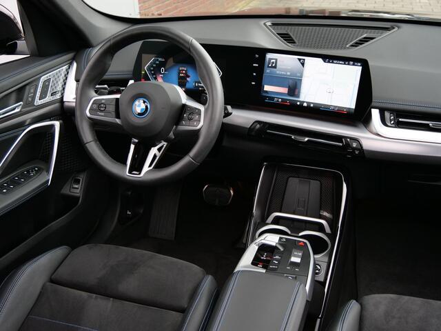 BMW X1 xDrive25e M Sport pakket Pro 245 Pk Automaat Schuifdak / Winterpakket / Harman Kardon