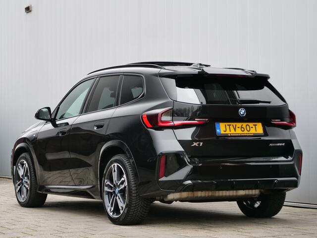 BMW X1 xDrive25e M Sport pakket Pro 245 Pk Automaat Schuifdak / Winterpakket / Harman Kardon