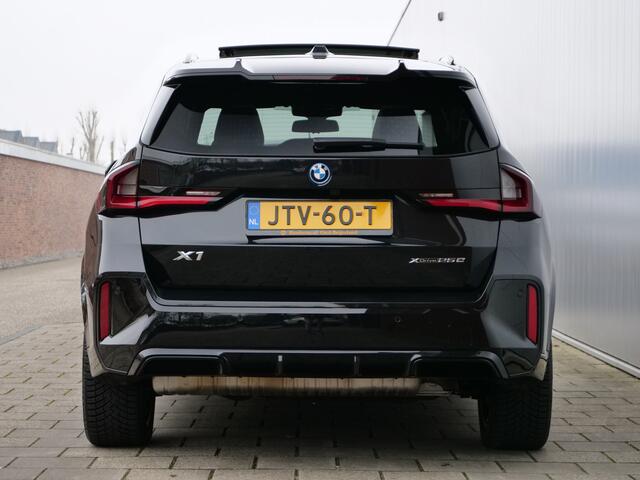 BMW X1 xDrive25e M Sport pakket Pro 245 Pk Automaat Schuifdak / Winterpakket / Harman Kardon