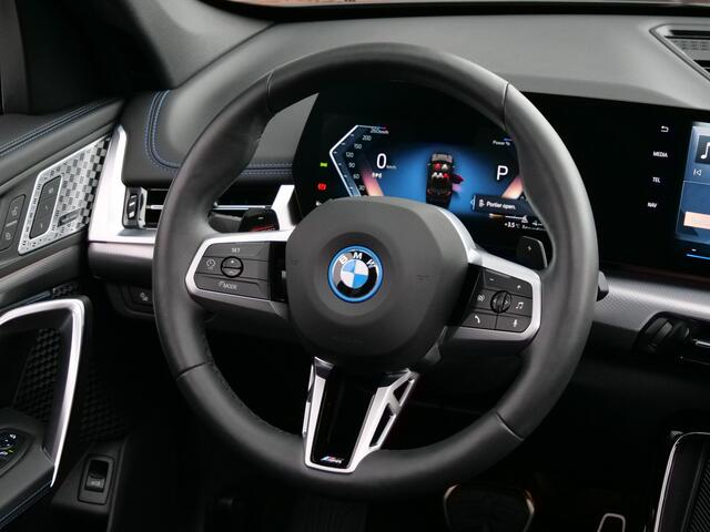 BMW X1 xDrive25e M Sport pakket Pro 245 Pk Automaat Schuifdak / Winterpakket / Harman Kardon