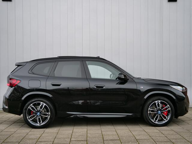 BMW X1 xDrive25e M Sport pakket Pro 245 Pk Automaat Schuifdak / Winterpakket / Harman Kardon