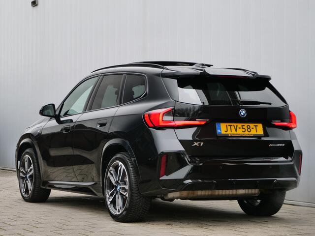 BMW X1 xDrive25e M Sport pakket Pro 245 Pk Automaat Schuifdak / Winterpakket / Harman Kardon
