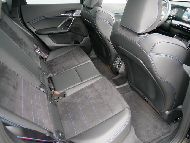 BMW X1 xDrive25e M Sport pakket Pro 245 Pk Automaat Schuifdak / Winterpakket / Harman Kardon