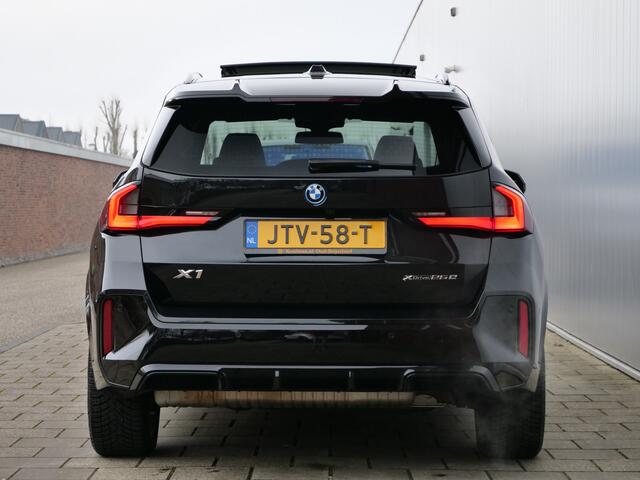 BMW X1 xDrive25e M Sport pakket Pro 245 Pk Automaat Schuifdak / Winterpakket / Harman Kardon