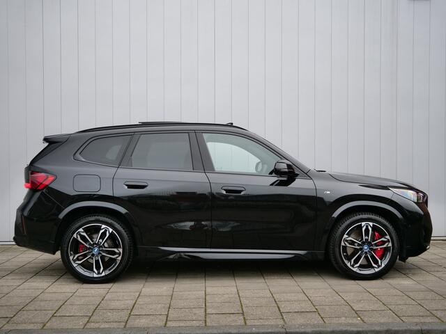 BMW X1 xDrive25e M Sport pakket Pro 245 Pk Automaat Schuifdak / Winterpakket / Harman Kardon