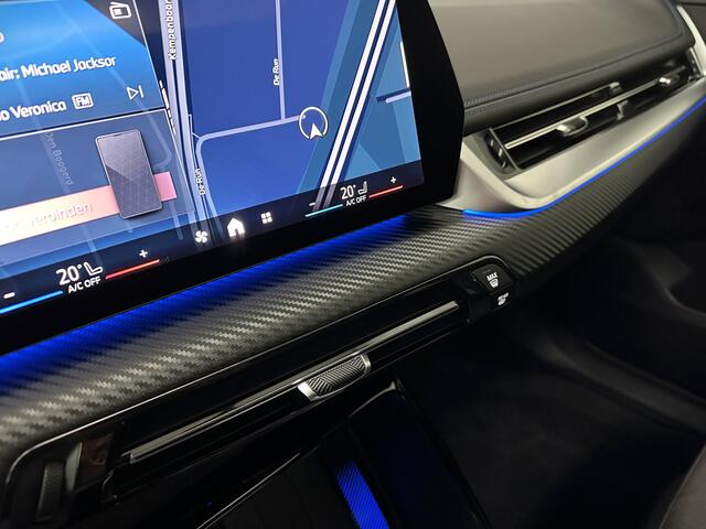 BMW X1 18i M-Sport Performance-Pack | Panorama | Sportstoelen | Carbon | Keyless-Entry | Sfeerverlichting | Achteruitrij-Camera | Carplay | Full-LED | Black-Optic | Getint Glas | Stoelverwarming | Draadloos Laden |