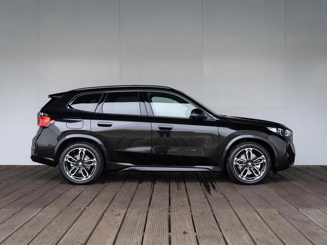 BMW X1 xDrive25e | M Sportpakket | Innovation Pack | Stuurwielrand verwarmd | Comfort Access | Panoramadak | Head-Up Display | Trekhaak