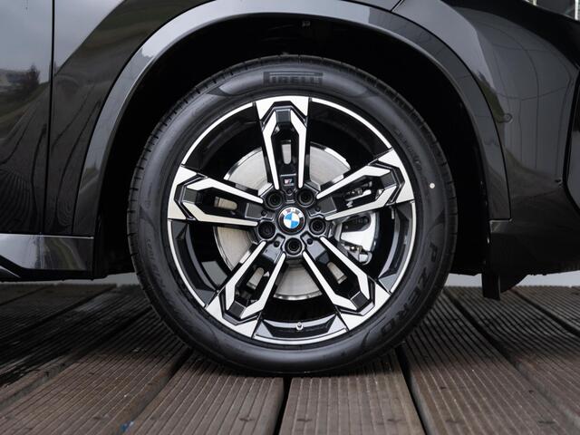 BMW X1 xDrive25e | M Sportpakket | Innovation Pack | Stuurwielrand verwarmd | Comfort Access | Panoramadak | Head-Up Display | Trekhaak