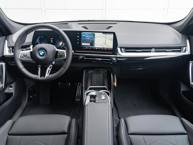BMW X1 xDrive25e | M Sportpakket | Innovation Pack | Stuurwielrand verwarmd | Comfort Access | Panoramadak | Head-Up Display | Trekhaak