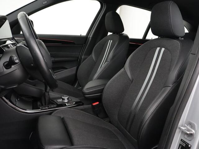 BMW X1 sDrive18i Executive Edition | Sport Line | Head-Up | Camera | Sportstoelen | Half leder | Full LED | Navigatie | Park Assist | Safety Pack | Climate control | Cruise control | DAB