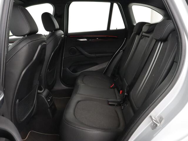 BMW X1 sDrive18i Executive Edition | Sport Line | Head-Up | Camera | Sportstoelen | Half leder | Full LED | Navigatie | Park Assist | Safety Pack | Climate control | Cruise control | DAB