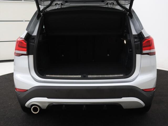 BMW X1 sDrive18i Executive Edition | Sport Line | Head-Up | Camera | Sportstoelen | Half leder | Full LED | Navigatie | Park Assist | Safety Pack | Climate control | Cruise control | DAB