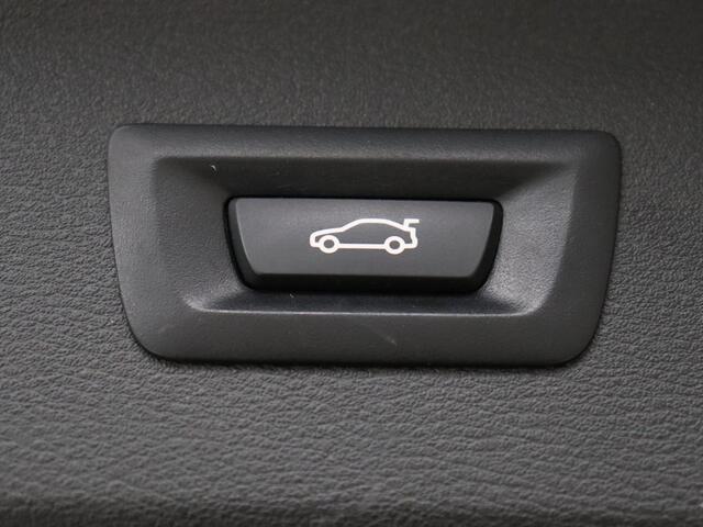 BMW X1 sDrive18i Executive Edition | Sport Line | Head-Up | Camera | Sportstoelen | Half leder | Full LED | Navigatie | Park Assist | Safety Pack | Climate control | Cruise control | DAB