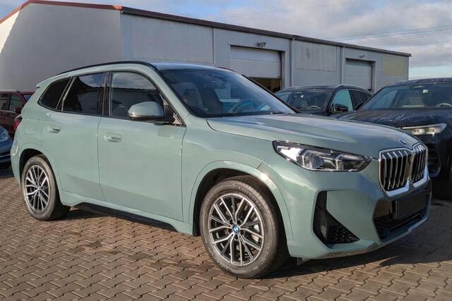 BMW X1 xDrive23i M Sport Panoramadak Trekhaak Head-Up Display Leder ACC Stoelverwarming Harman-Kardon Carplay 360 Camera Stuurwielverwarming