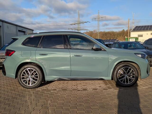 BMW X1 xDrive23i M Sport Panoramadak Trekhaak Head-Up Display Leder ACC Stoelverwarming Harman-Kardon Carplay 360 Camera Stuurwielverwarming