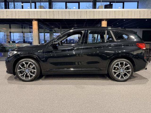 BMW X1 xDrive25e High Executive M-Sport | Camera | 19" | Stoelverwarming | Cruise | 4x4