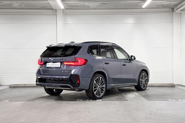 BMW X1 xDrive25e | M-Sport Pro | Travel Pack | Innovation Pack | Comfort Pack | Driving Assistant Plus | Harman/Kardon | Panoramadak | Comfort Access | Trekhaak
