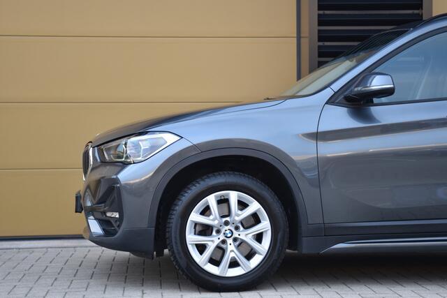 BMW X1 sDrive20i * Sportstoelen * Trekhaak * Sportline * LED * Facelift *
