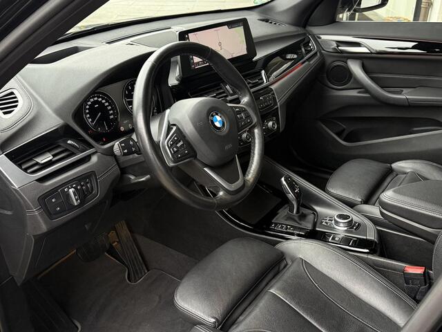 BMW X1 sDrive20i VDL Nedcar Edition | PANORAMA | 19 INCH LM VELGEN | SPORTSTOELEN | ADAPT. CRUISE | SPORTSTOELEN | CAMERA |