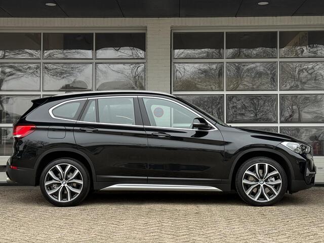 BMW X1 sDrive20i VDL Nedcar Edition | PANORAMA | 19 INCH LM VELGEN | SPORTSTOELEN | ADAPT. CRUISE | SPORTSTOELEN | CAMERA |