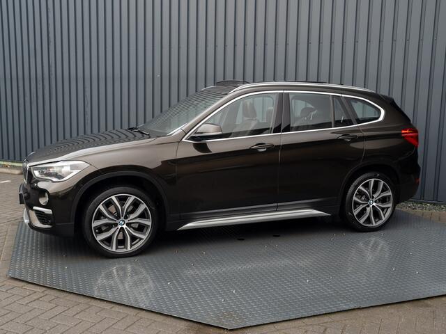 BMW X1 sDrive20i High Executive | Trekhaak afnb. | Panodak | Head Up | Camera | Elk. A-klep | Leder | Prijs Rijklaar!!