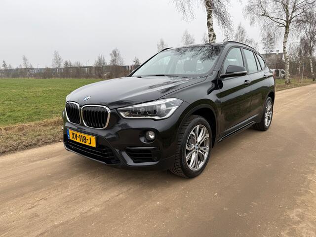 BMW X1 sDrive18i Executive Edition | NED AUTO | HUD | PANORAMADAK | HOGE INSTAP | TREKHAAK |
