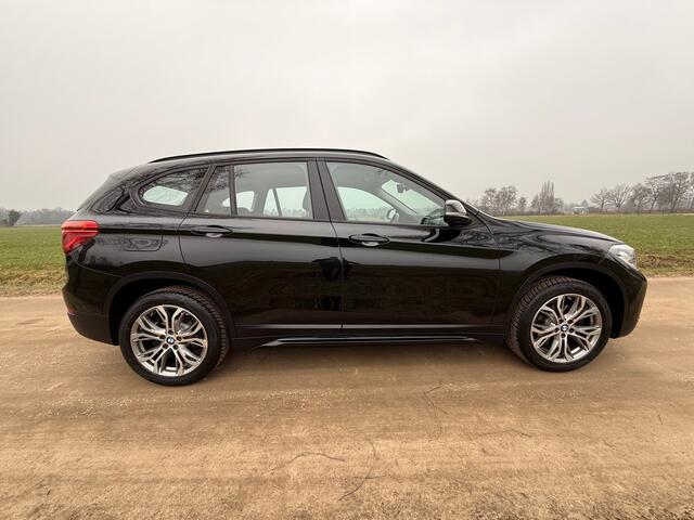 BMW X1 sDrive18i Executive Edition | NED AUTO | HUD | PANORAMADAK | HOGE INSTAP | TREKHAAK |