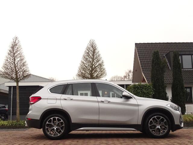 BMW X1 xDrive20i | 4x4 | Carplay | HUD | Trekhk | Camera | 1e Eig. | Ad.Cruise | Dealeronderhouden!