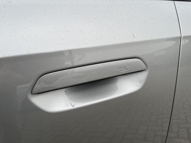 BMW X1 sDrive18i M Sport Shadow Line 18"/Sportstoelen/Keyless/Alarm/Adaptief LED/Stoelverwarming/Camera/Elektrisch klep