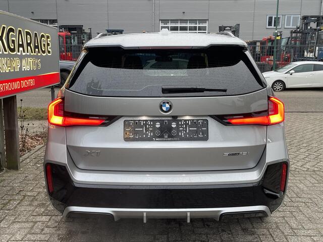 BMW X1 sDrive18i M Sport Shadow Line 18"/Sportstoelen/Keyless/Alarm/Adaptief LED/Stoelverwarming/Camera/Elektrisch klep