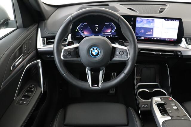 BMW X1 xDrive 25e -M SPORT|PANO.DAK|360°CAM|HEAD-UP DISP.|MEMORY SEATS|ADAP.CRUISE|TRAVEL|VEGANZA