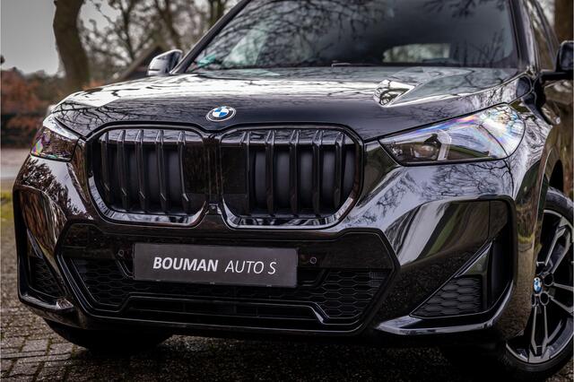 BMW X1 sDrive20i M Sport Pro Full Massage Harman Kardon Panorama Trekhaak