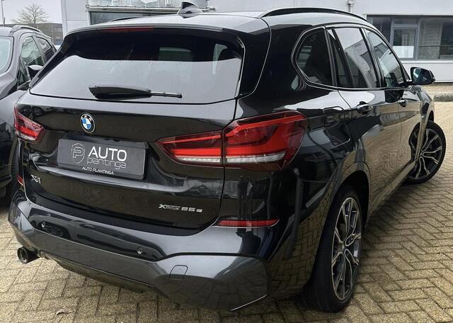 BMW X1 xDrive25e | PANO | 19" | HUD | H&K | 1ste Eigenaar | LED | FULL OPTION! | Dealer Onderhouden!
