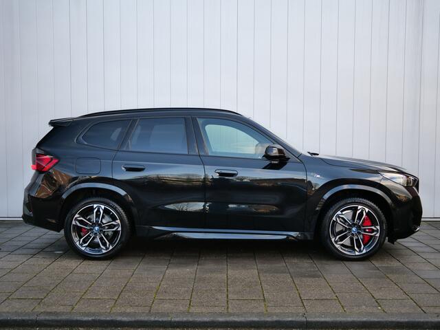 BMW X1 xDrive25e M Sport pakket Pro 245 Pk Automaat Schuifdak / Winterpakket / Harman Kardon