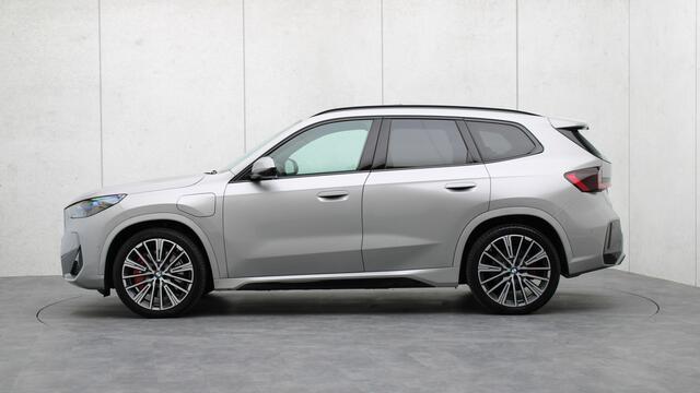 BMW X1 xDrive30e M-Sport Pro | Massage | Harman/Kardon | Panoramadak | Head-up | Trekhaak