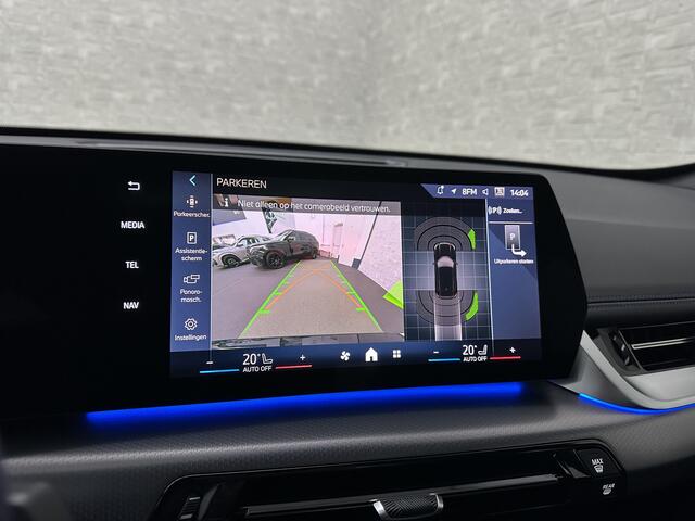 BMW X1 18i M-Sport | Panorama | Sportstoelen | Keyless-Entry | Sfeerverlichting | Achteruitrij-Camera | 5x op voorraad | Carplay | Full-LED | Black-Optic | Getint Glas | Stoelverwarming | Draadloos Laden |