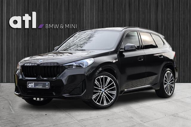 BMW X1 sDrive18i VOL | M-pakket | Pano | HUD | Massage | 360 | Adap Cruise | Elektr. Trekhaak | Harman Kardon | Keyless | Alarm kl.3 | Etc.