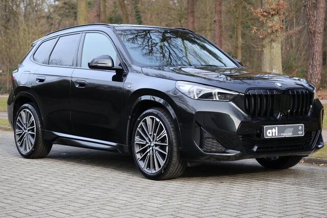 BMW X1 sDrive18i VOL | M-pakket | Pano | HUD | Massage | 360 | Adap Cruise | Elektr. Trekhaak | Harman Kardon | Keyless | Alarm kl.3 | Etc.