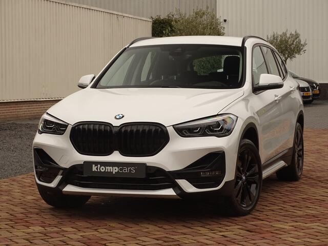 BMW X1 sDrive18i | Handbak | Uniek | PearlWeiss | Leer | Nav | All-black!
